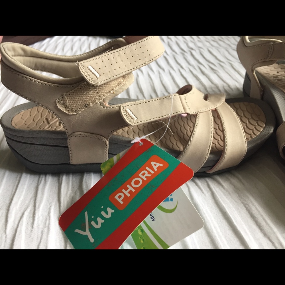 BRAND NEW YUU Sandals with tags - Picture 3 of 5